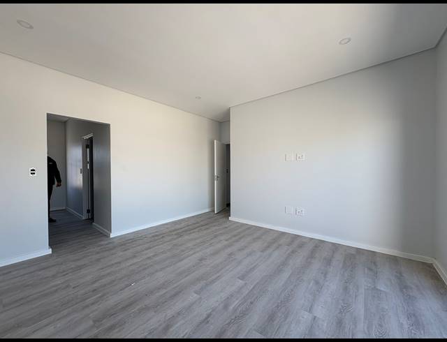 4 BEDROOM HOUSE FOR SALE IN SANDOWN